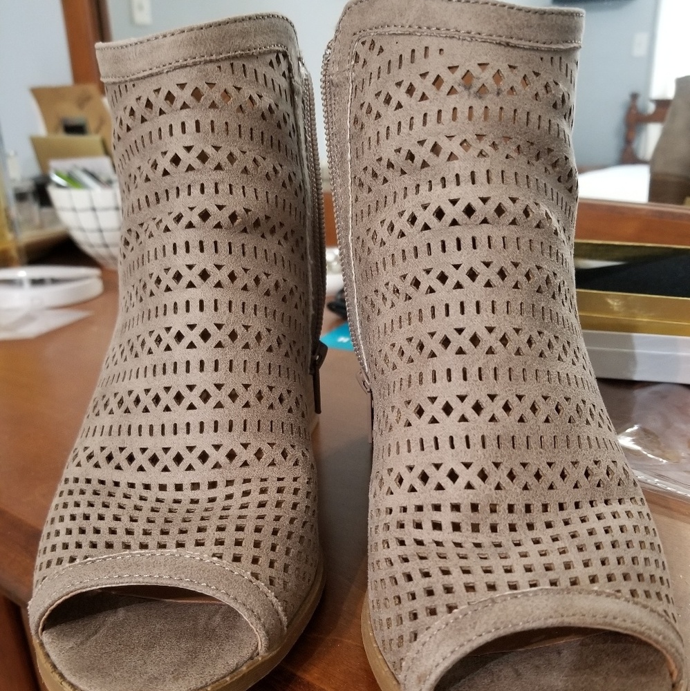 Qupid Peeptoe Booties